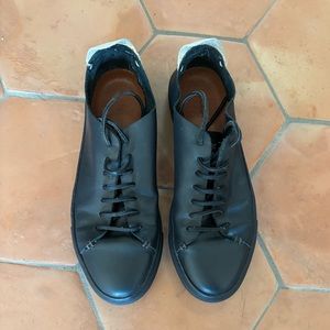 Scalpers | Leather low tops in black | sz 39